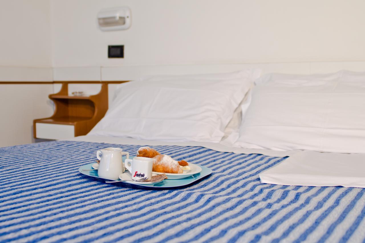 Hotel Montecarlo Ρίμινι Εξωτερικό φωτογραφία