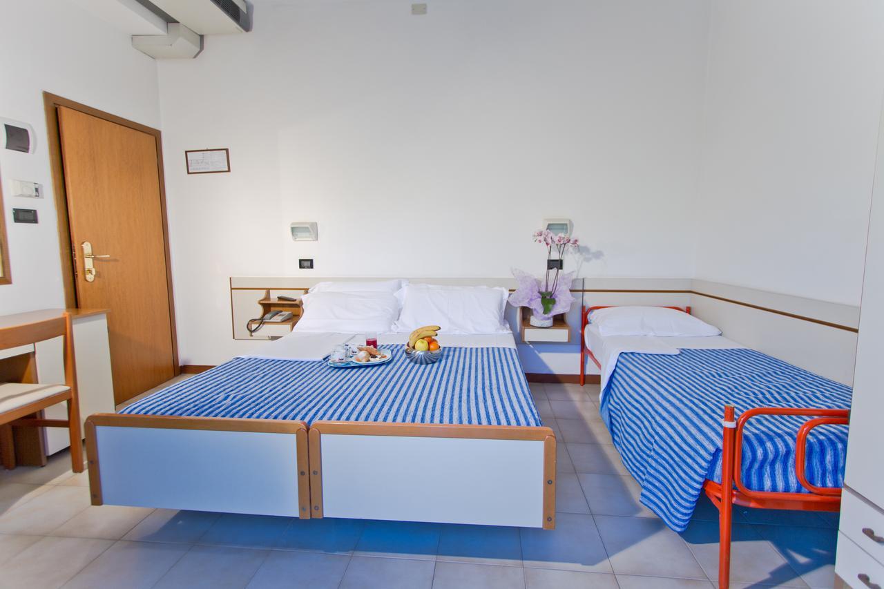 Hotel Montecarlo Ρίμινι Εξωτερικό φωτογραφία